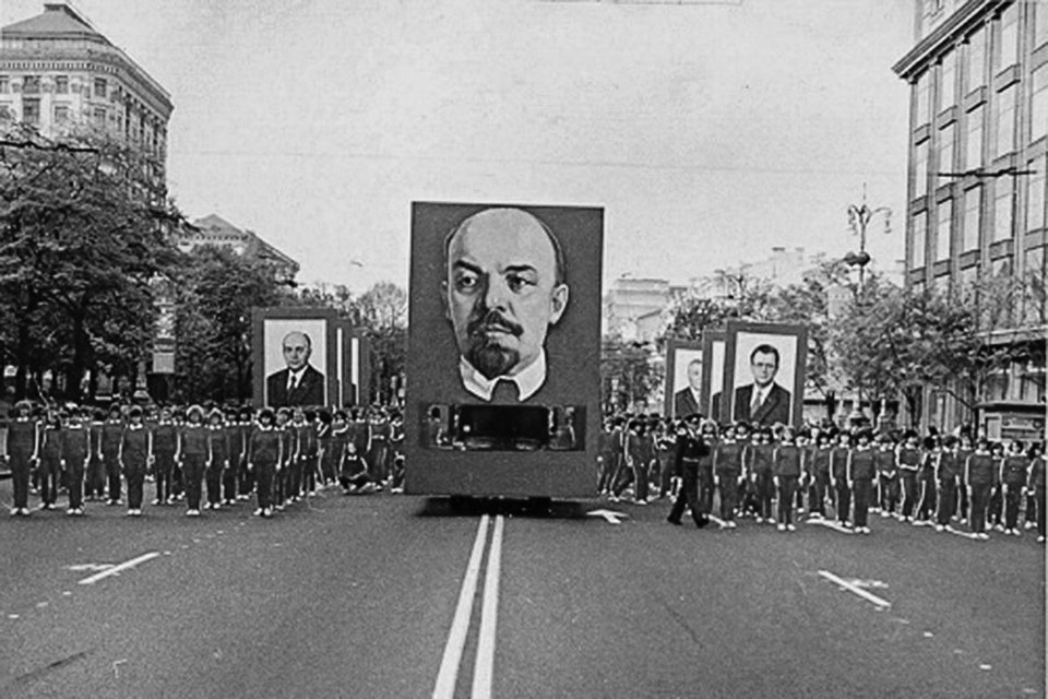 Демонстрація на 1 травня у Києві у 1986 році після аварії на Чорнобильській АЕС