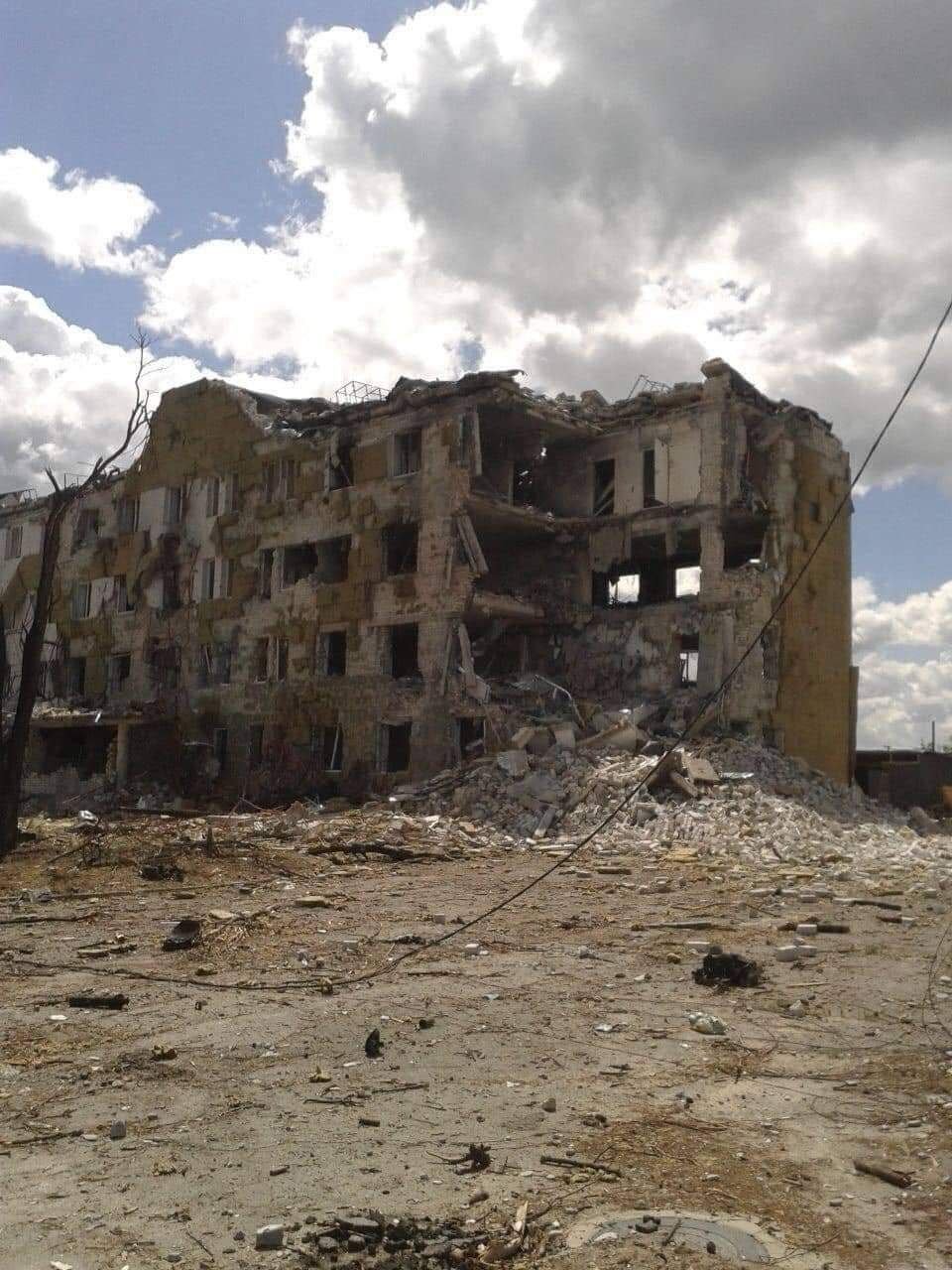 будинок після обстрілу на Луганщині
