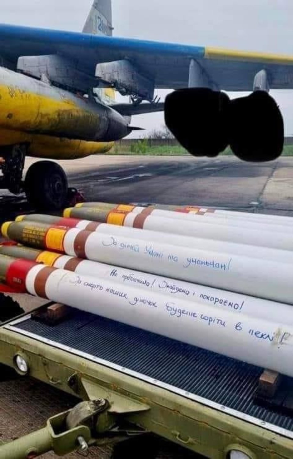 Ракети Zuni біля штурмовика Су-25