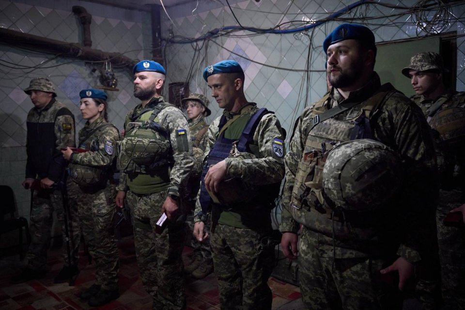 бійці на передовій