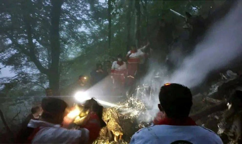 Рятувальники на місці аварі гелікоптера президента Ірану РАїсі