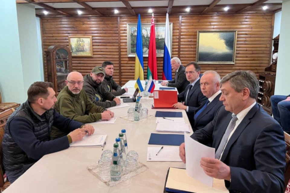 Переговори між Україною та росією 