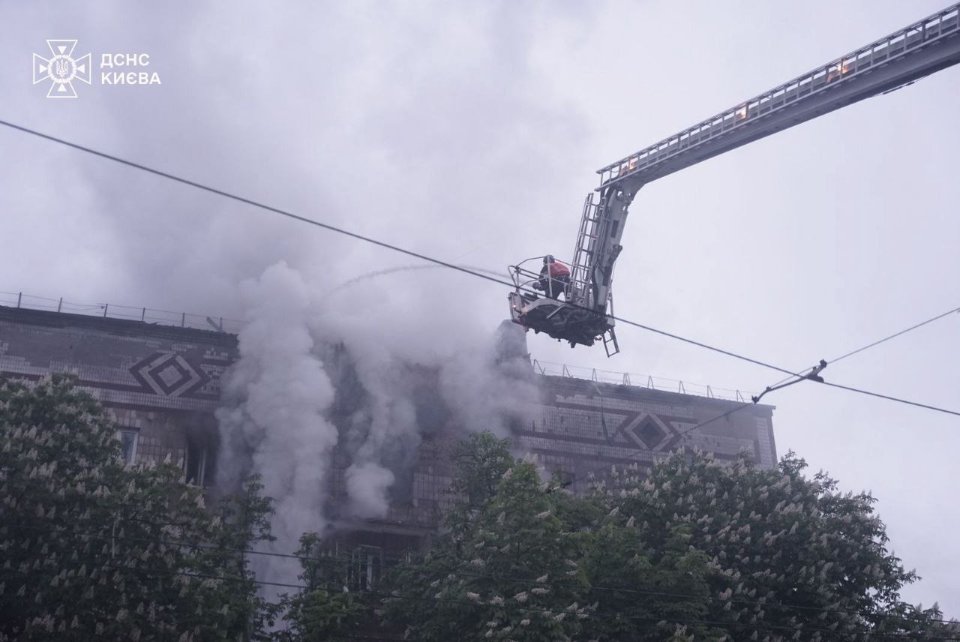 Уночі окупанти атакували Київ: кількість постраждалих зросла до восьми, є загиблі