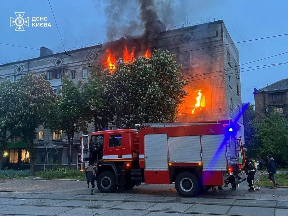 Уночі окупанти атакували Київ: кількість постраждалих зросла до восьми, є загиблі