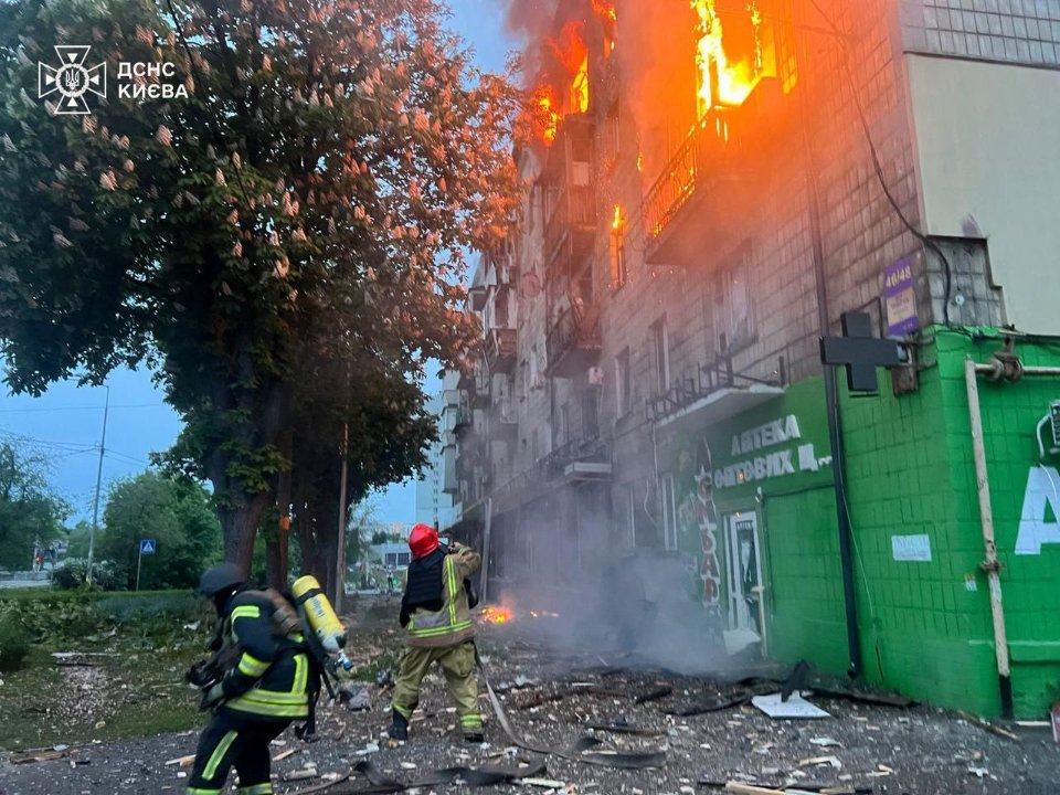 Уночі окупанти атакували Київ: кількість постраждалих зросла до восьми, є загиблі