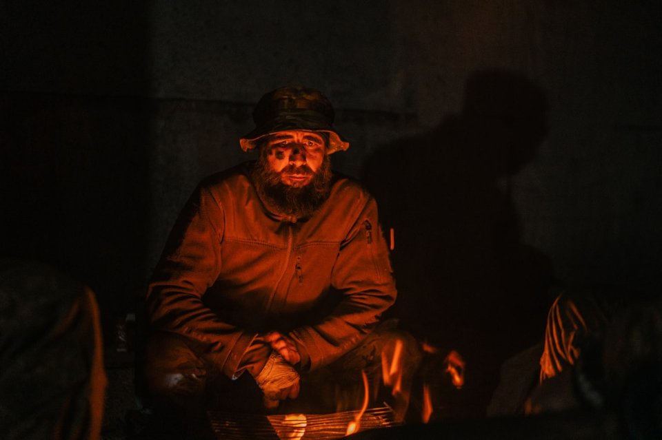 Поранений боєць у бомбосховищі «Азовсталі»