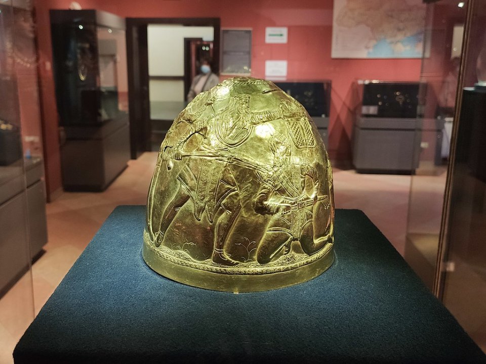 Скіфський золотий шолом IV ст. до н. е Скфіське золото