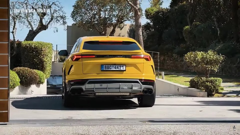 Lamborghini, який за даними УП належить Вадиму Столару, у Кап-Ферра