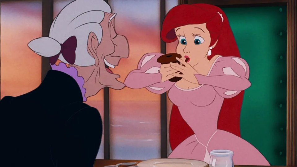 Русалонька Аріель пробує курити люльку після перетворення на людину у мультфільмі Disney 1989 року
