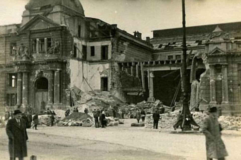 Зруйнований залізничний вокзал у Львові, вересень 1939 року / photo-lviv.in.ua