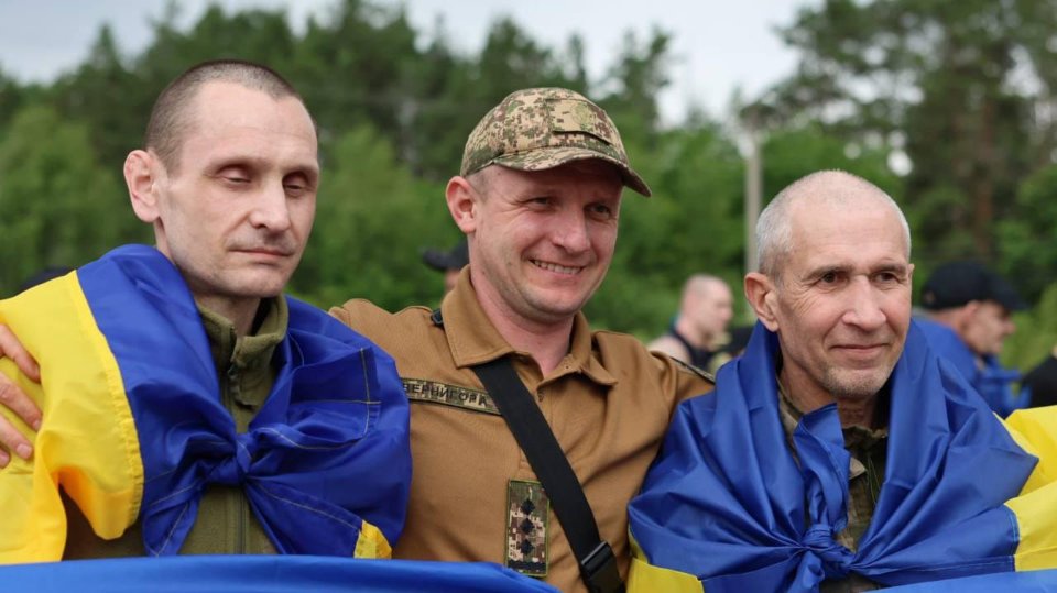 Новий обмін полоненими: Україна звільнила з полону групу важкохворих захисників