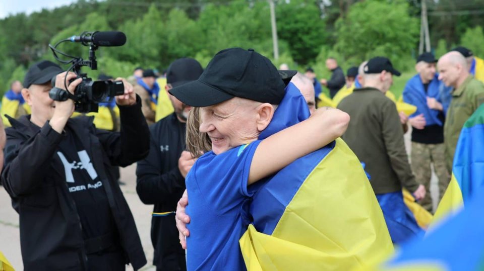 Новий обмін полоненими: Україна звільнила з полону групу важкохворих захисників