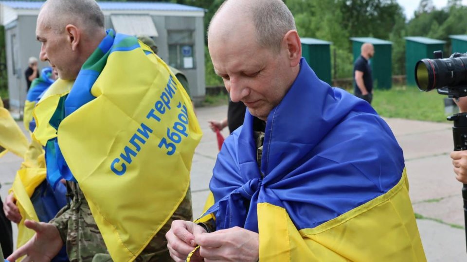 Новий обмін полоненими: Україна звільнила з полону групу важкохворих захисників