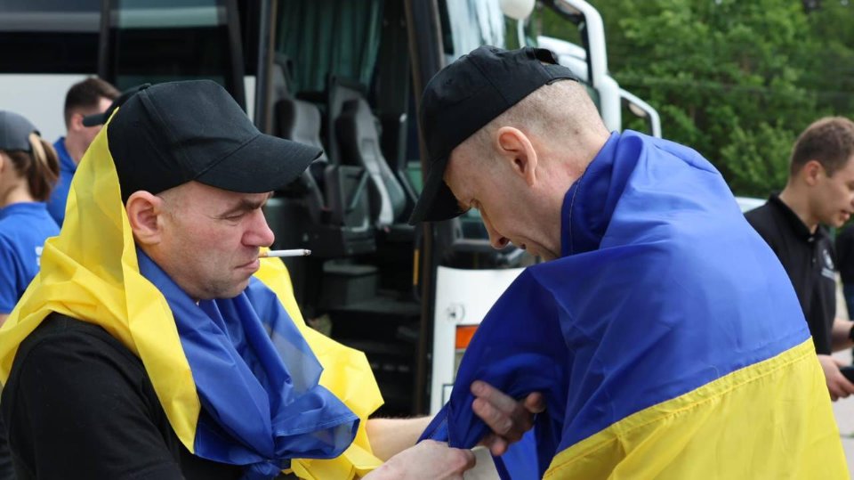 Новий обмін полоненими: Україна звільнила з полону групу важкохворих захисників