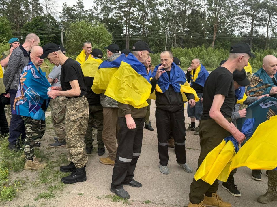 Новий обмін полоненими: Україна звільнила з полону групу важкохворих захисників