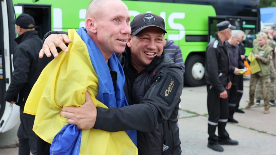 До України з російського полону повернули ще одну групу важкопоранених військових