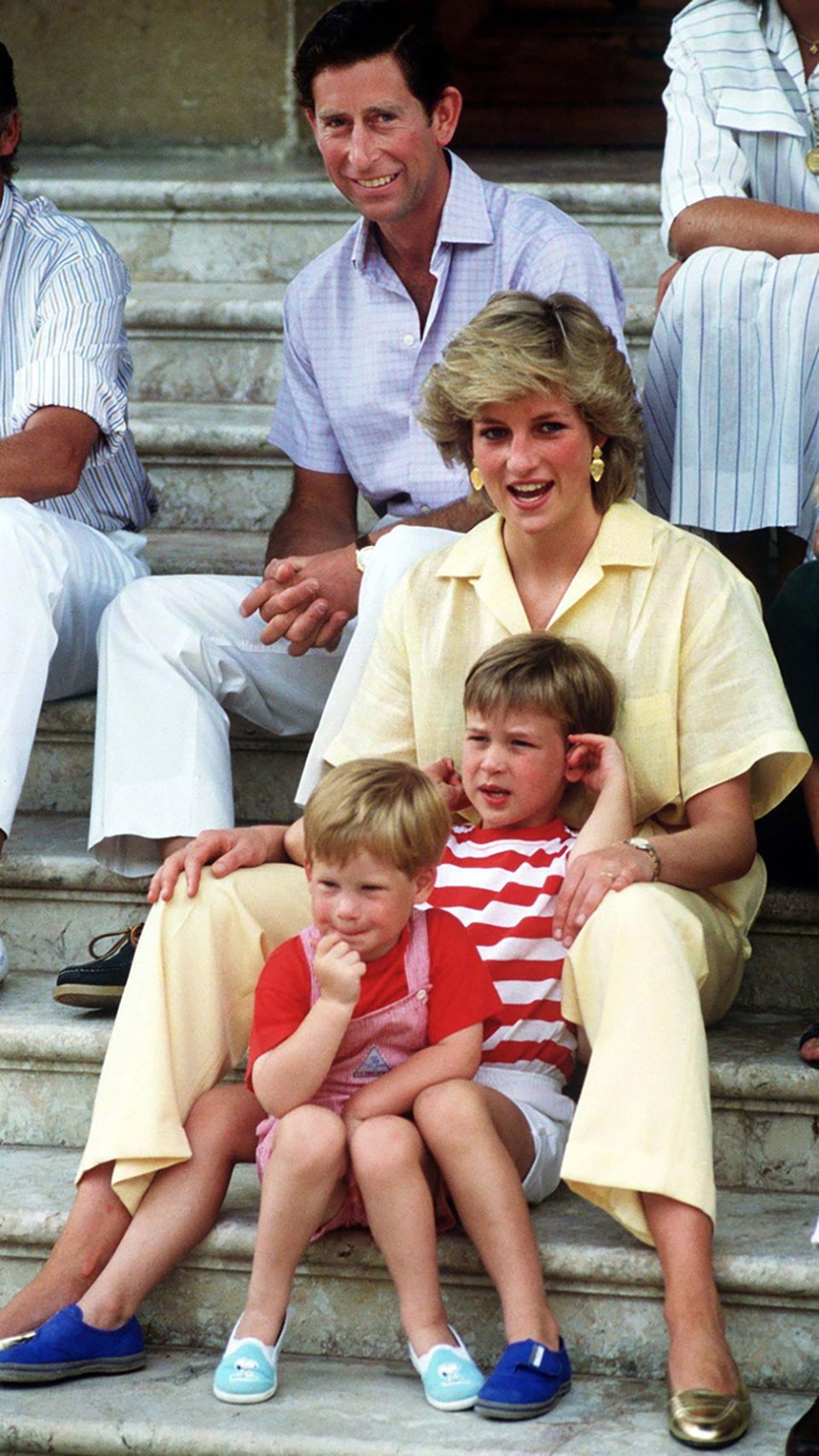 Диана с принцем Чарльзом и сыновьями —Уильямом и Гарри