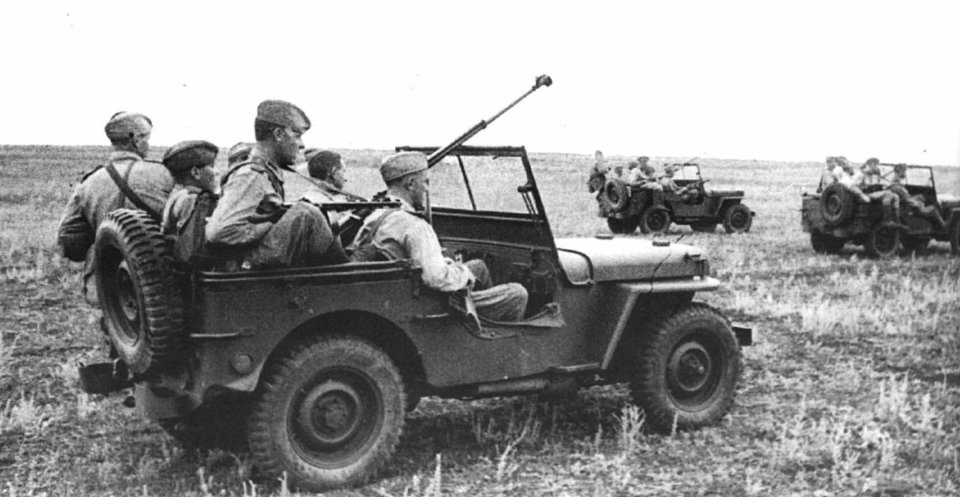Радянські солдати на американських джипах