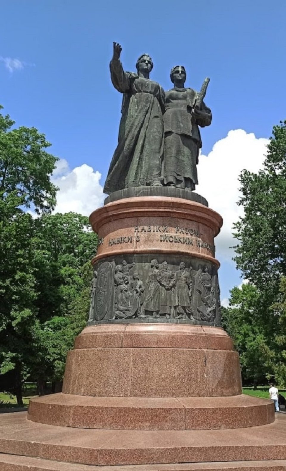 У центрі Переяслава знесли пам’ятник на честь «возз’єднання України з росією»