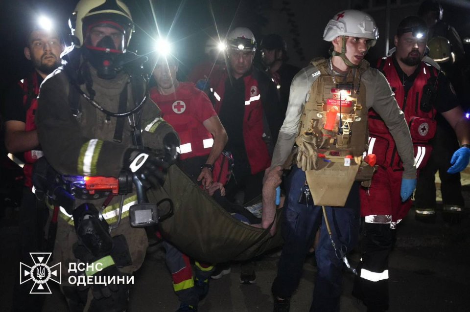Росіяни масовано атакували Одесу: є загибла та постраждалі, серед них — діти (фото, відео)