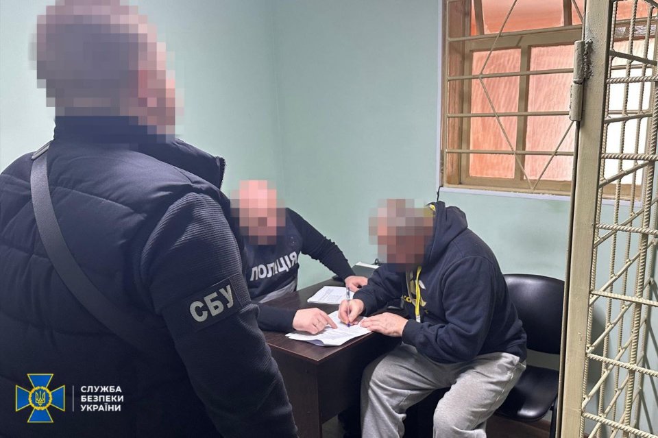 В Україні викрили мережу торговців трофейною зброєю: затримано 15 зловмисників (фото)