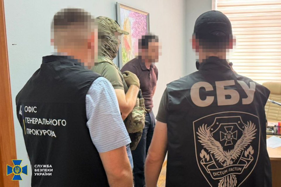 Викрито масштабні корупційні схеми на митниці у чотирьох регіонах України (фото)