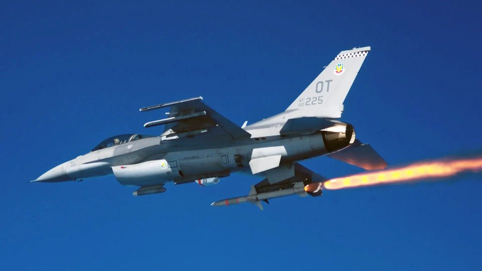 Запуск ракети AGM-88 HARM з винищувача  F-16CJ Viper 