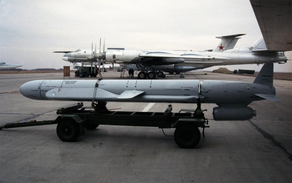 Ракета Х-55 на авіабазі Енгельс
