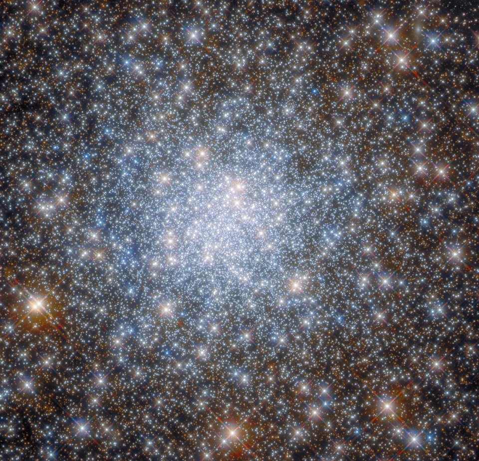 Hubble кулясте зоряне скупечення NGC 6638 в сузірʼї Стрілець