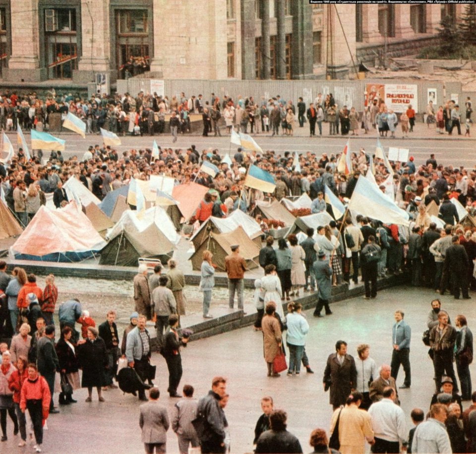 Наметове містечко учасників «Революції на граніті» на сучасному Майдані Незалежності. Жовтень 1990 року / Радіо Свобода