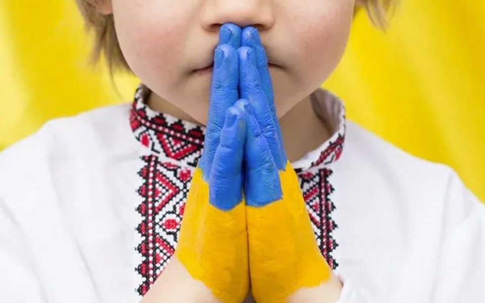 українці