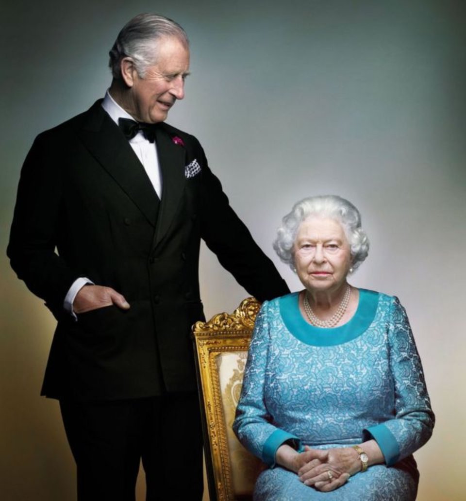 Принц Чарльз та королева Єлизавета II
