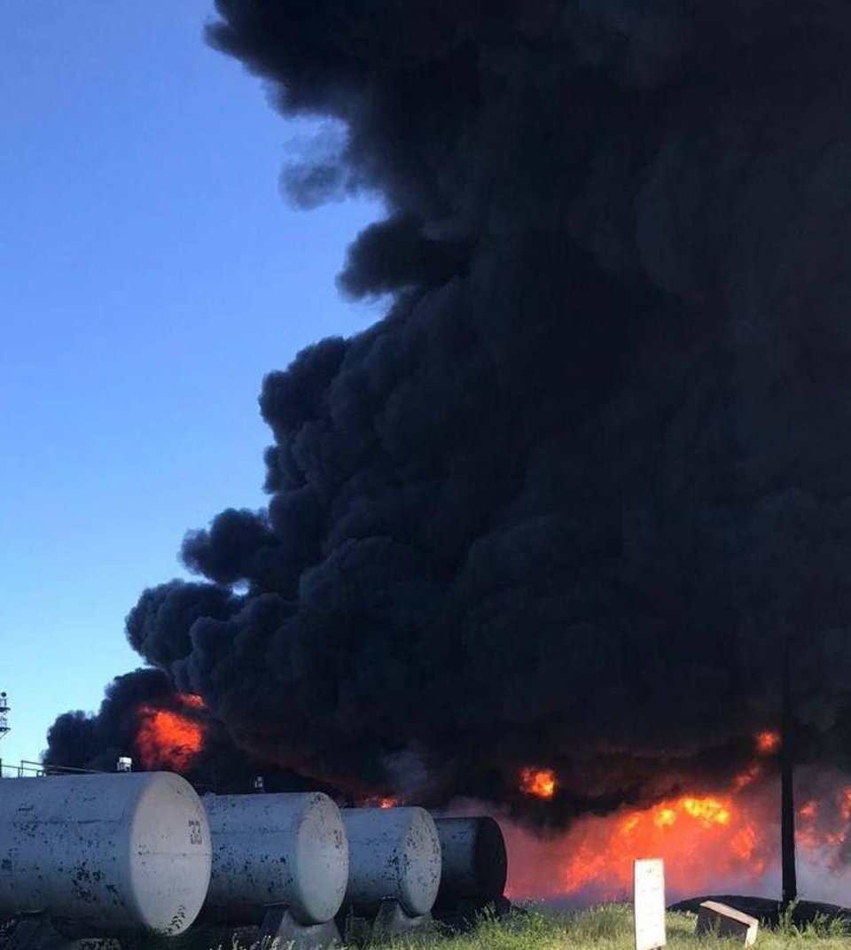 Пожежа на нафтобазі у Кривому Розі після ракетного удару