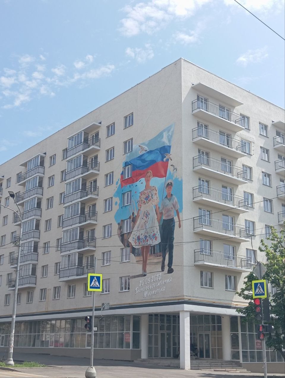 У Маріуполі окупанти знищили усі українські мурали й постаменти (фото)