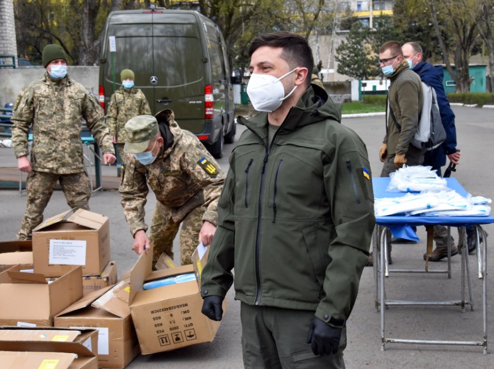 Володимир Зеленський неодноразово відвідував Донбас, але популярність його партії на Сході досить низька