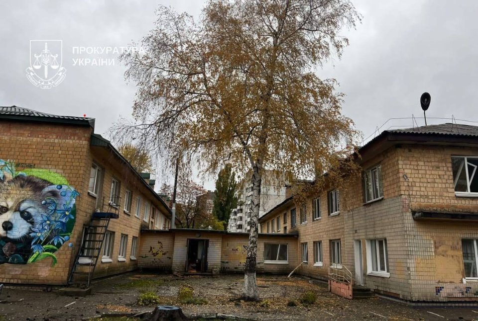 Вночі ворог запустив по Україні 9 балістичних ракет: у Києві загинув чоловік, горіли склади (фото)