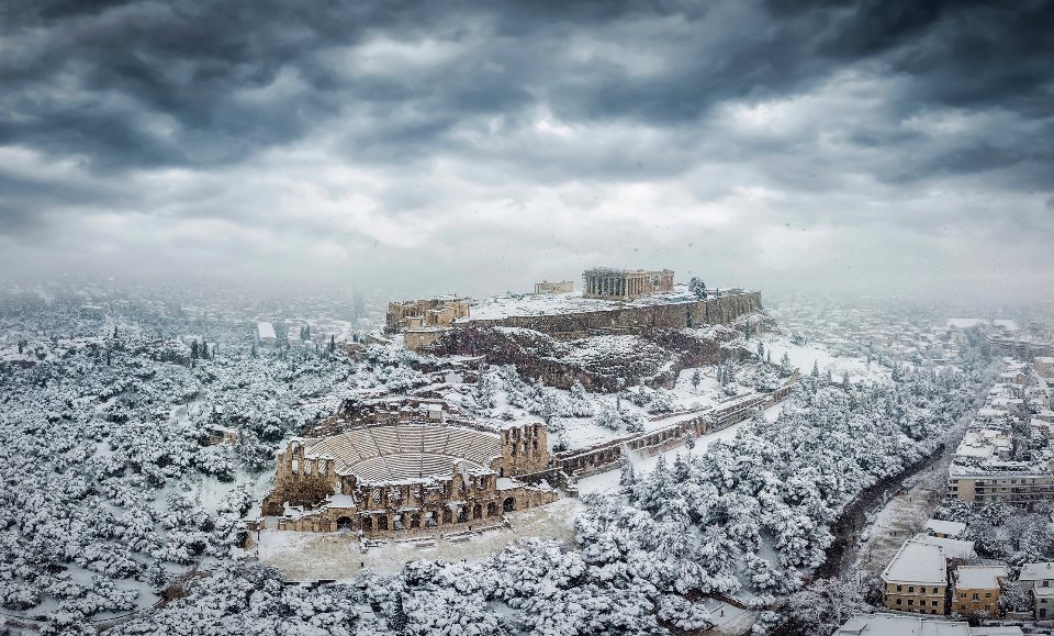 Афінський акрополь у снігу