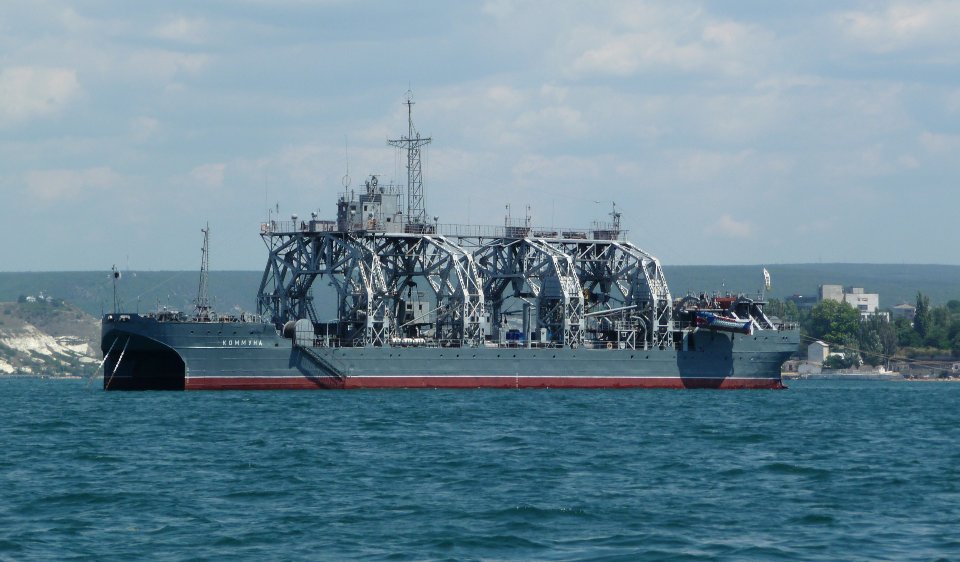 Комуна - найстаріший корабель російського військового флоту