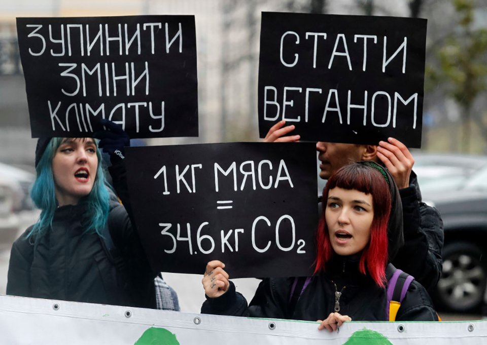 Протестувальники біля будівлі Кабміну під час Глобального кліматичного страйку у 2019-му / Getty Images