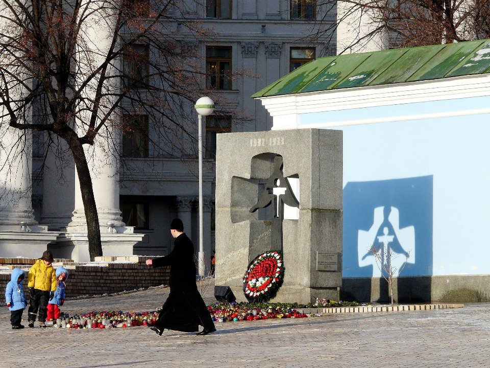 День пам'яті жертв Голодомору 2024 памятний знак на Михайлівській площі