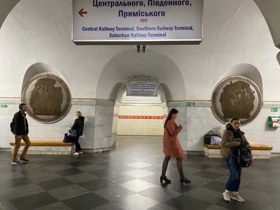 маскування щитів на станції метро Вокзальна