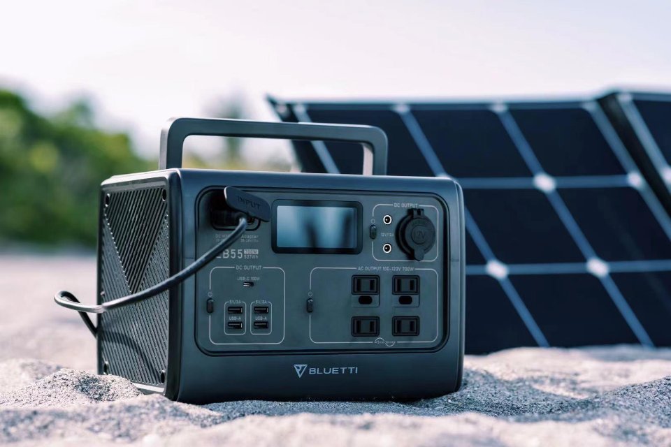 Зарядні станції, якими українці користують під час відключень світла є одними з найвразливіших пристроїв