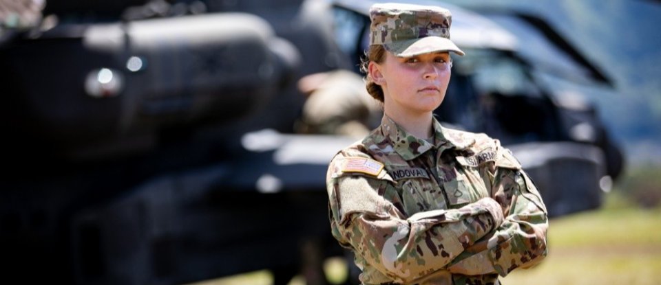 жінка-військова