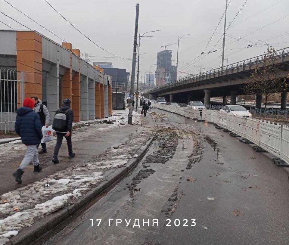 просідання грунту біля метро Деміївська