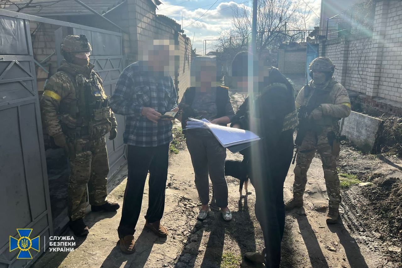 СБУ затримала у Херсоні колаборантку, яка допомагала перекидати в Україну військові ешелони рф