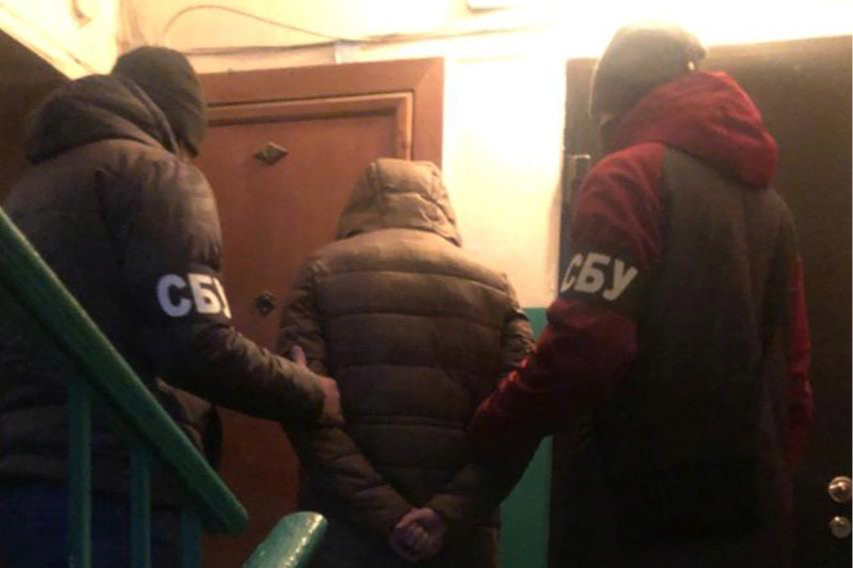 Хотіли влаштуватися до українських держустанов: СБУ затримала колаборантів з Луганщини
