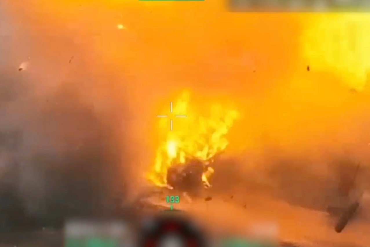 «Грандіозний феєрверк»: ЗСУ показали ефектне знищення російського танка Т-80 (відео)