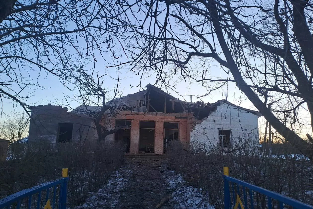 Окупанти обстріляли КАБами Харківщину: є поранені діти та загибла жінка (фото)