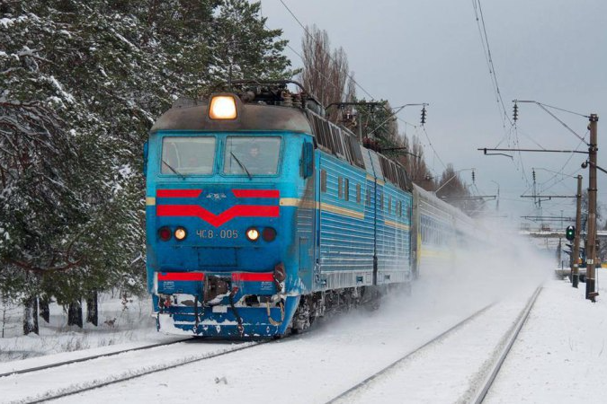 «Укрзалізниця» попередила про затримку поїздів через негоду
