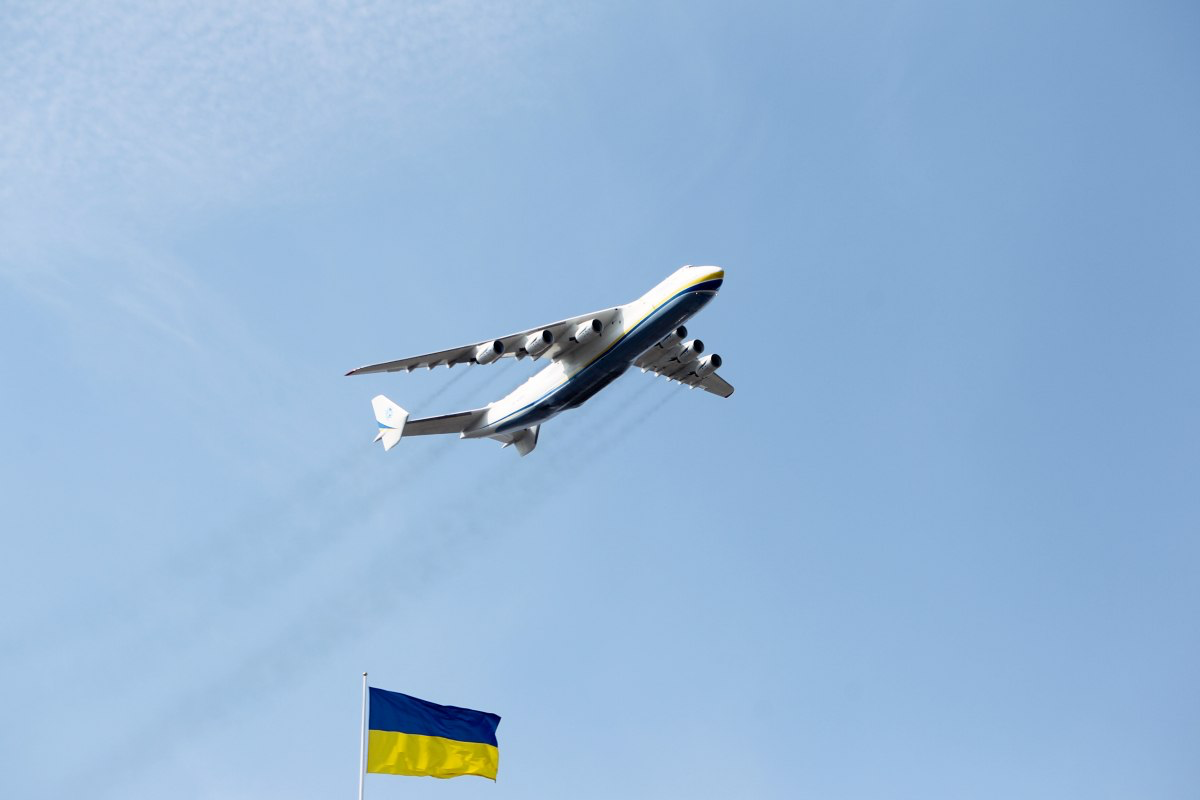 Російські окупанти знищили найбільший у світі український літак «Мрія»